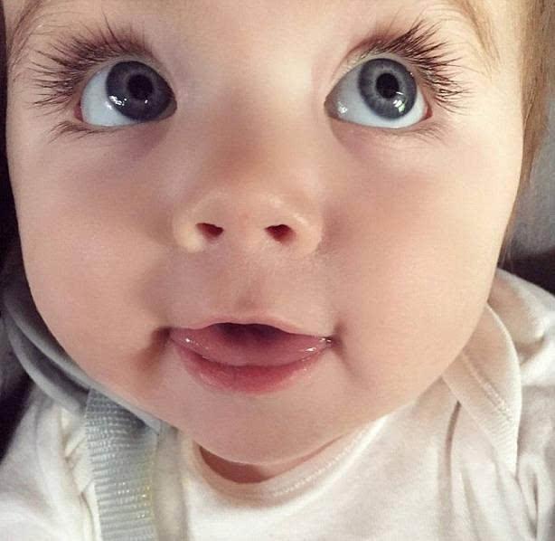 Cute baby with Long Eyelashes (1) Cute baby with Long Eyelashes (1)